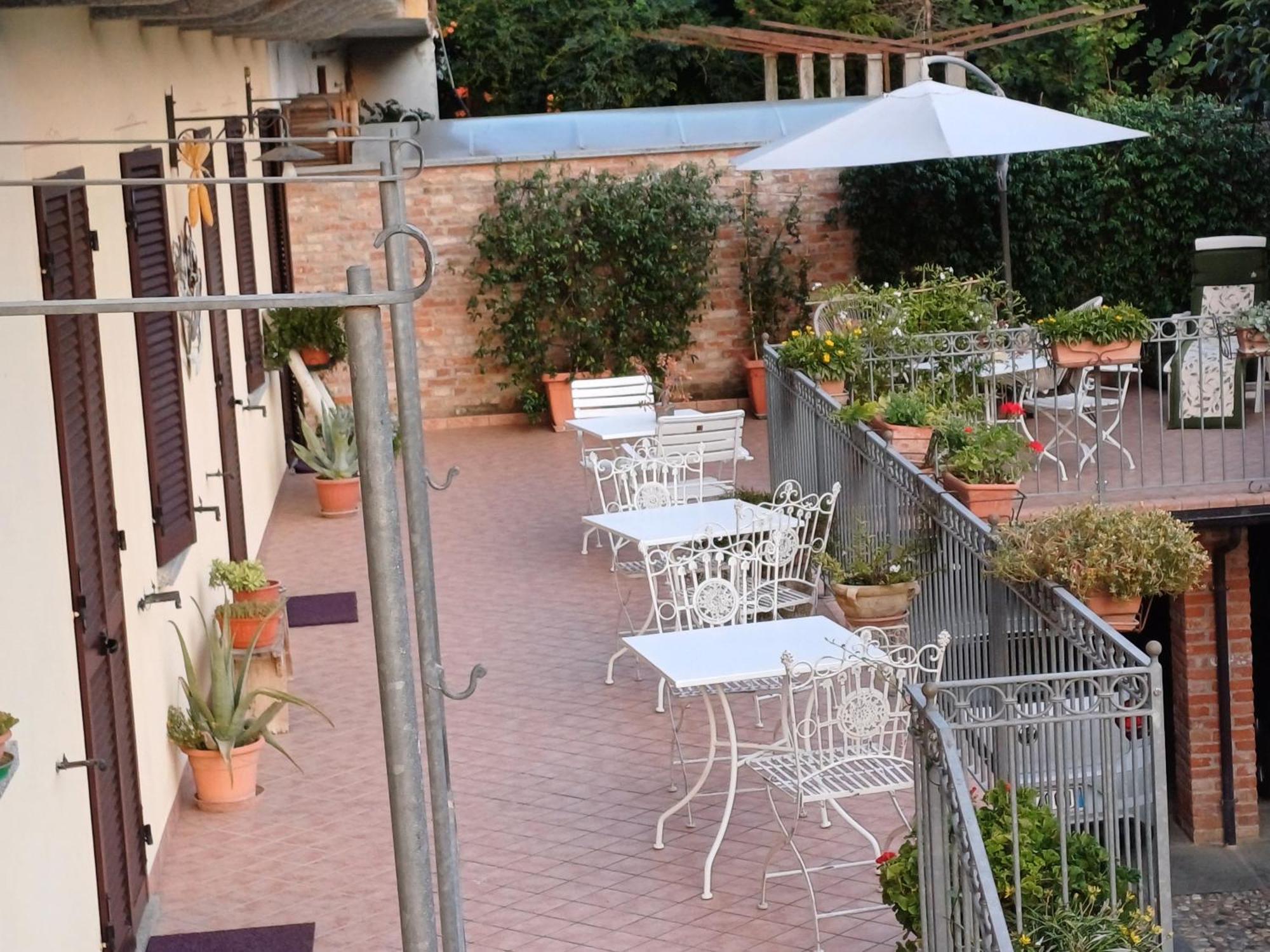 Il Germano Reale Bed and Breakfast Alba  Esterno foto